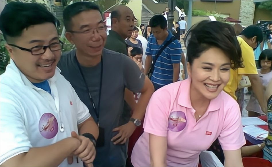 演员田歌:与前夫离婚后,和妹妹田岷约定不婚不育,陪伴母亲到老