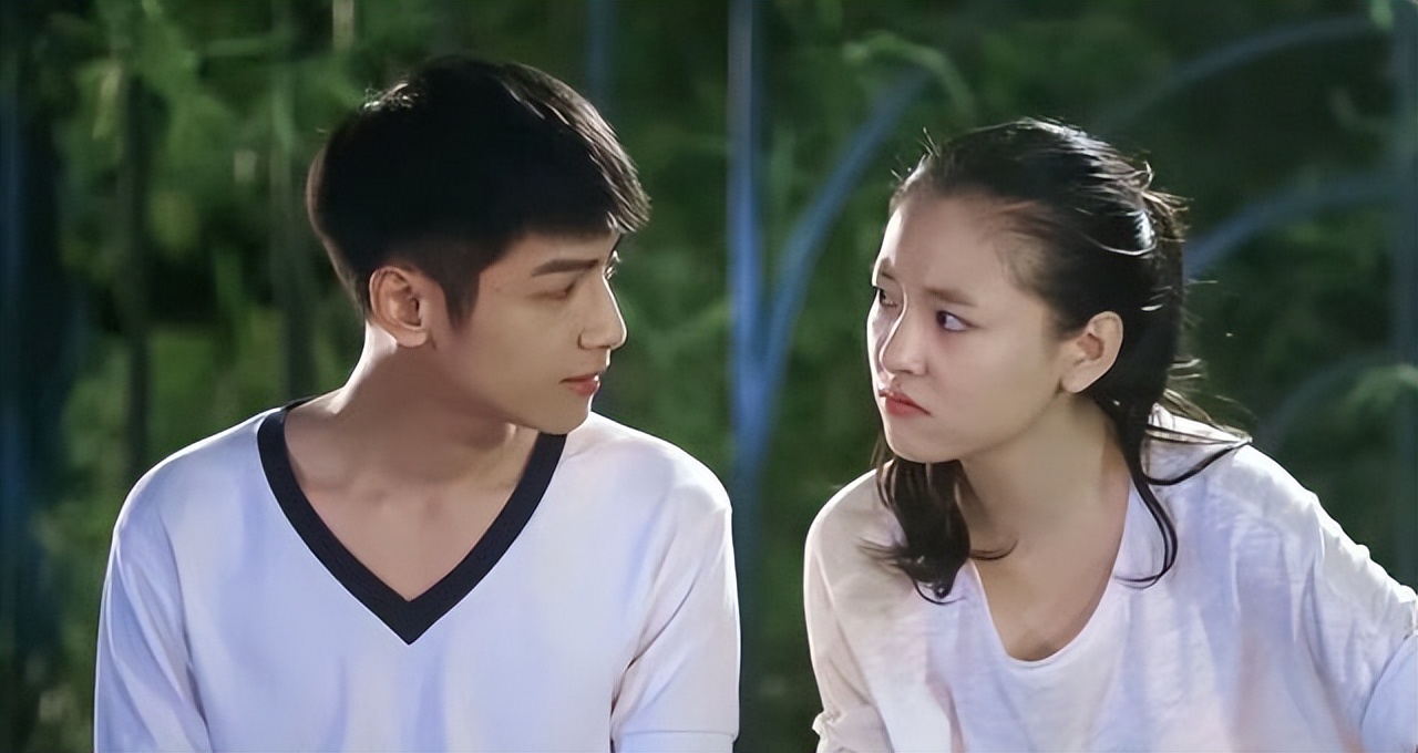 顾漫坚持用了她三次,导演为她果断重拍剧情,唐嫣戏份还被剪