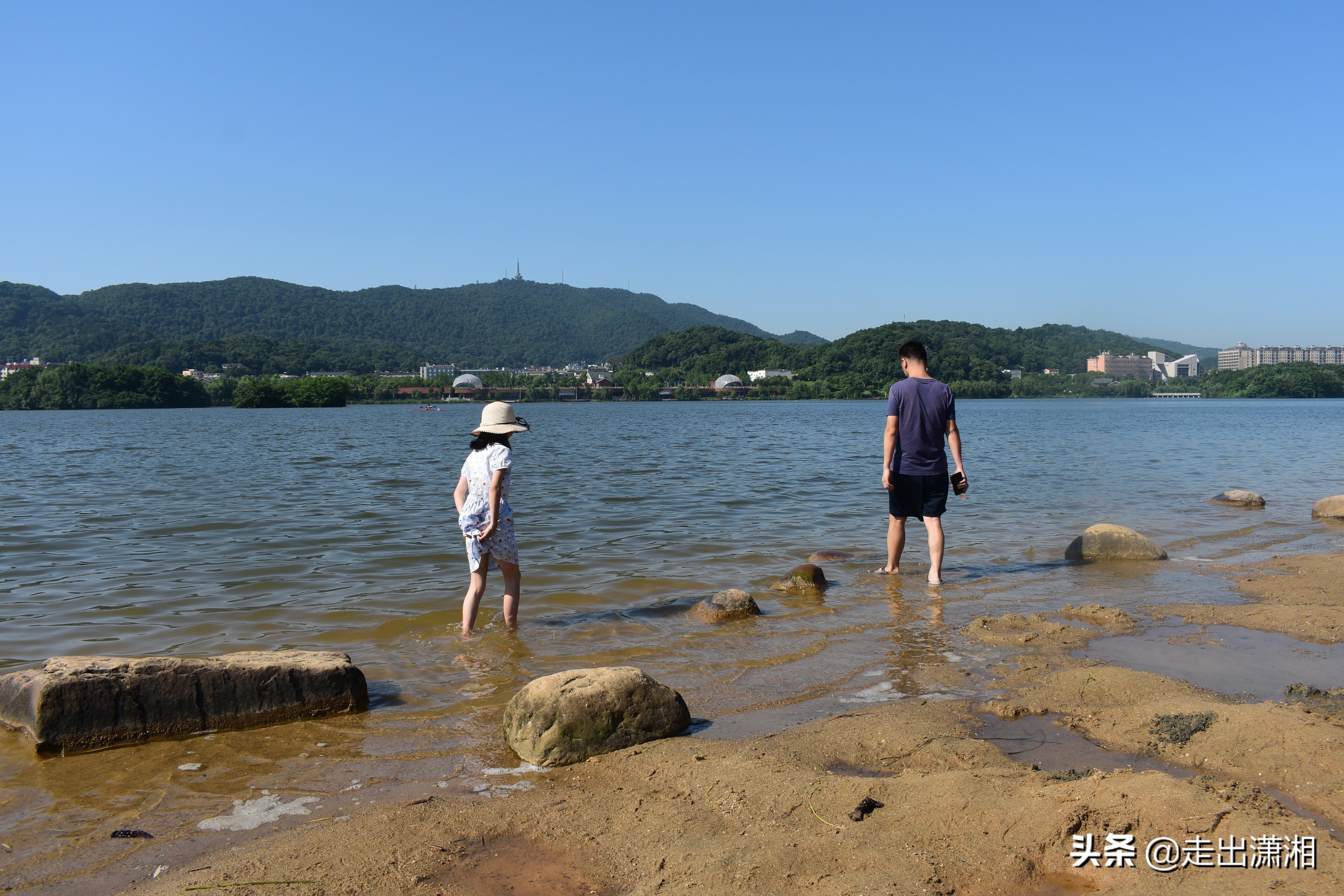 长沙也有一个“西湖”，就在岳麓山下，小孩来了就不想走