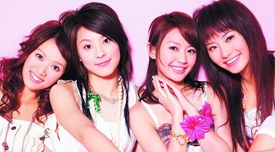 恭喜！陈乔恩跟男友领证结婚，现场大呼“我结婚了”，经纪人证实