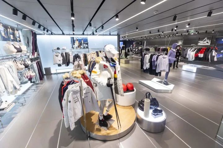 一套中等的滑雪用具大约多少钱（谷爱凌同款卖疯了！上万起步的滑雪装备你入坑了吗？）