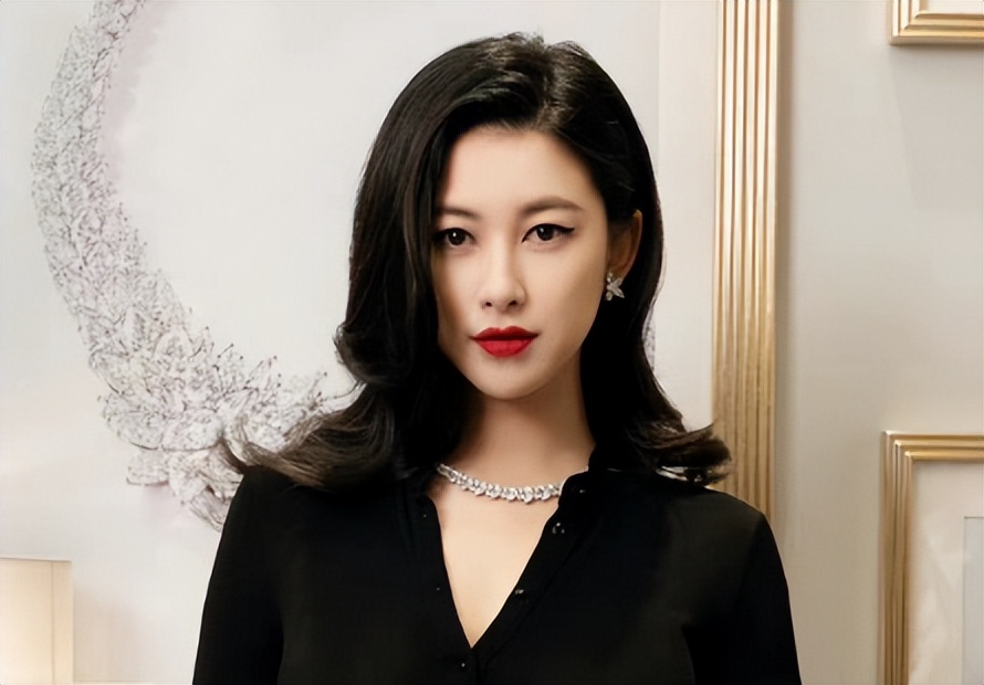 拉波埃尔坎(朱珠:4段感情,前任个个都是"人物",37岁选择了嫁给普通人)