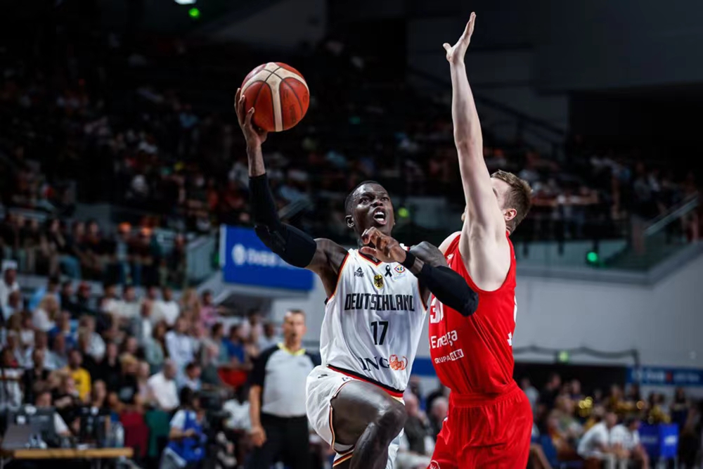 德国男篮阵容2021(德国92-82波黑，德国成了FIBA赛场的金州勇士，施罗德仍难闯NBA)