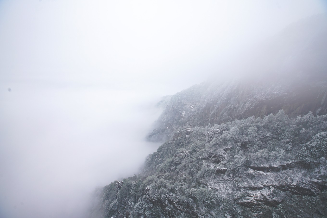 明月山滑雪套票包涵缆车吗(新年一家人玩雪就去江西明月山，滑雪泡汤还有雾凇奇景美如仙境)