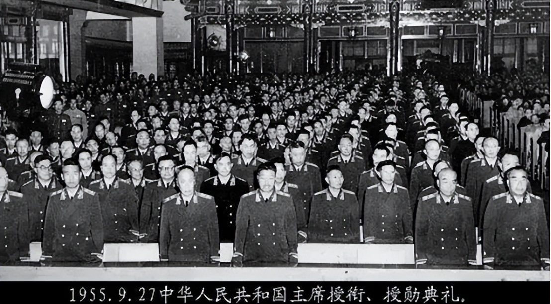 黄鸿升个人资料(1955年授衔，毛主席看到一个熟悉面孔：当年的红小鬼成少将了？)