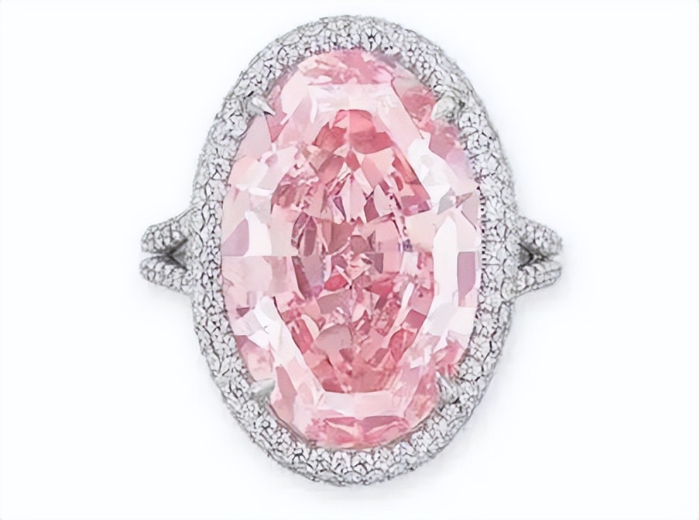 harry winston 曾经说过:"拥有一枚天然粉钻你会有一种将永恒握在手中