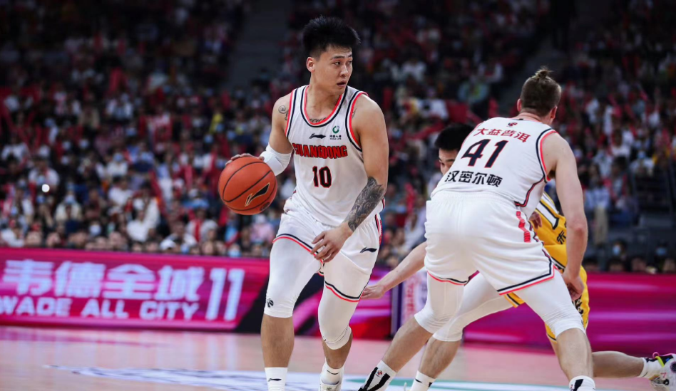 cba裁判水平为什么那么差（是裁判水平不够，还是故意偏袒广东队，任骏飞的这个动作可以说说）