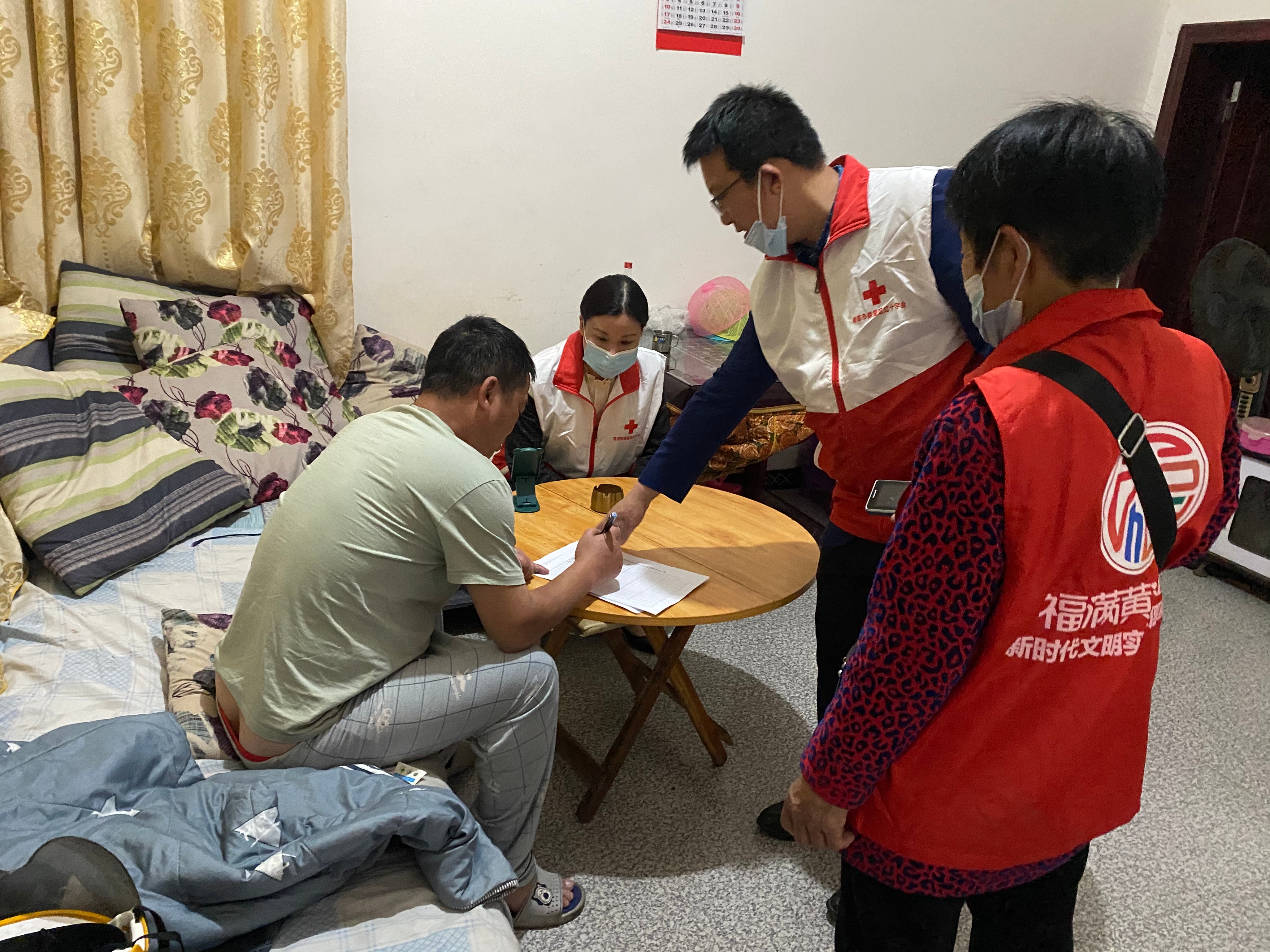 群防群控，让党旗在抗疫一线飘扬