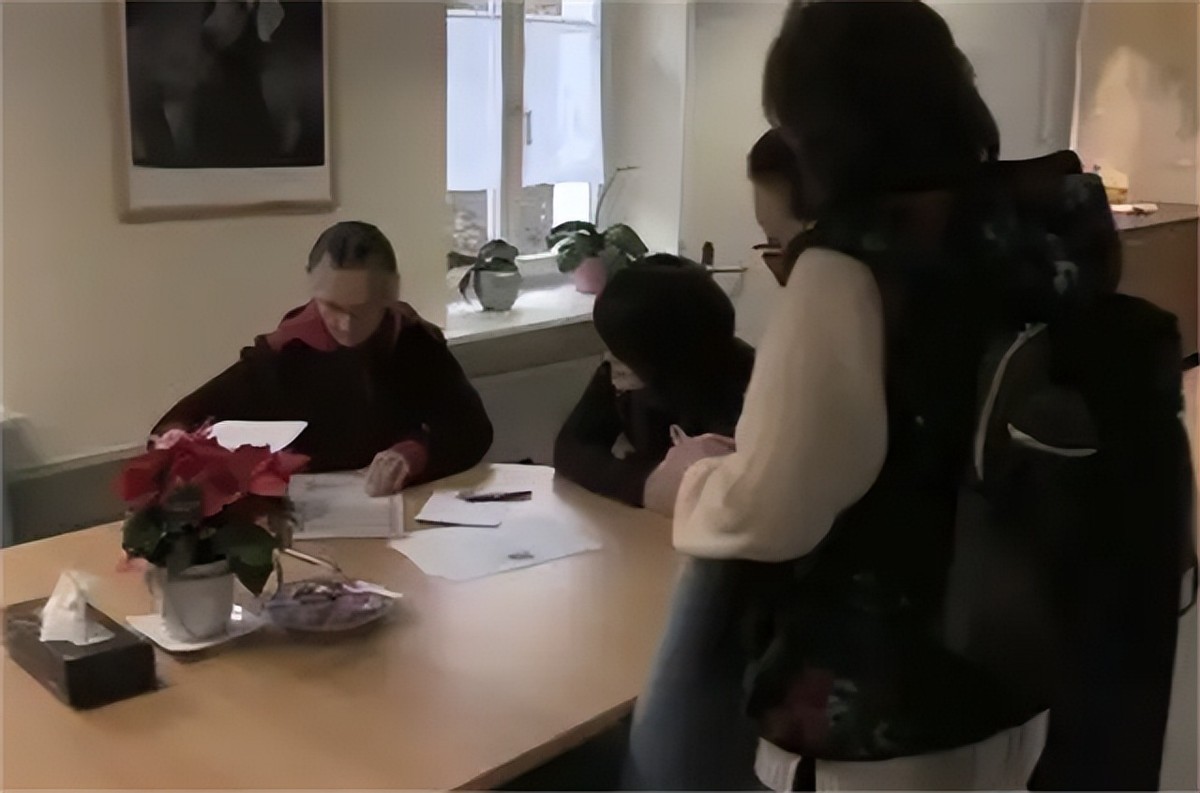 2018年小岛美奈安乐死全过程，她和亲友们都在笑，最后安静的离开