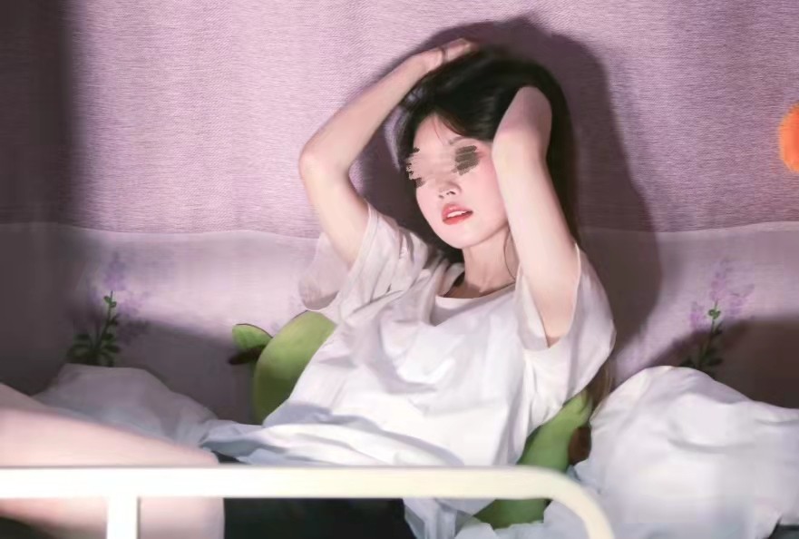 大学美女太会拍照了，寝室合力拍大片，照片引起网友热议