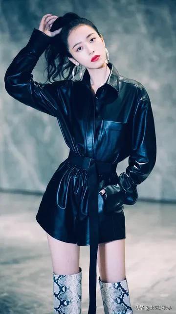 明星壁纸—周雨彤