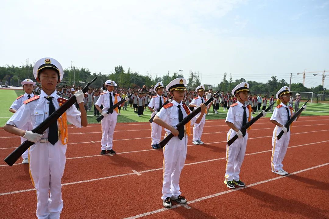 共筑国防意识 共迎端午安康｜新兴中学附属小学举行主题升旗仪式