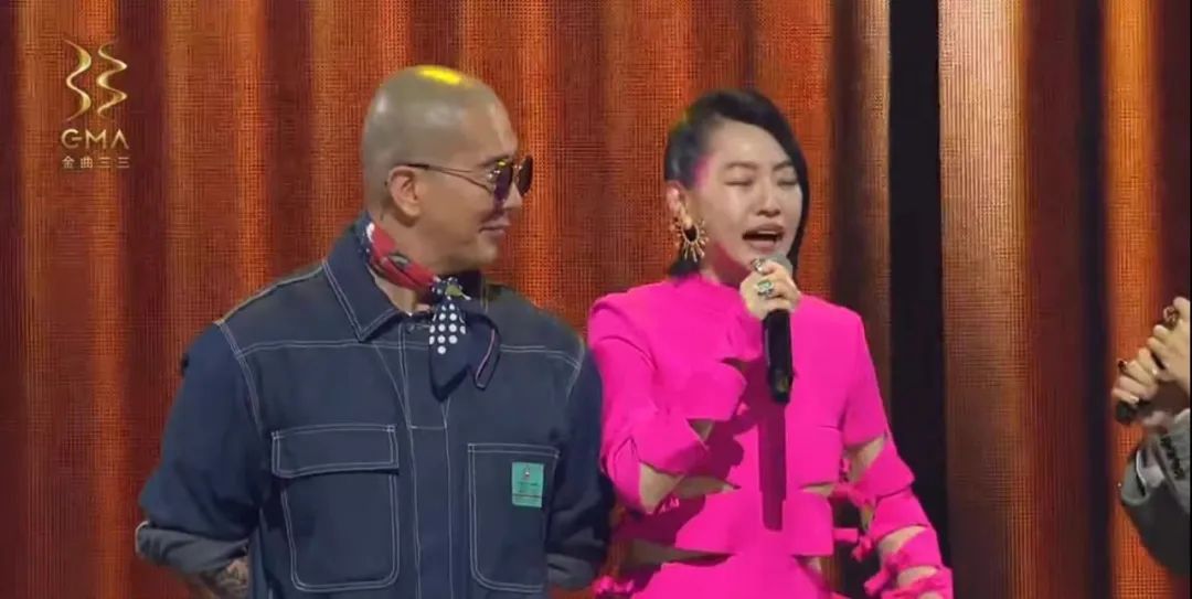 劈叉女星丢资源？大S“奶”具俊晔？杨紫代拍变脸大师？