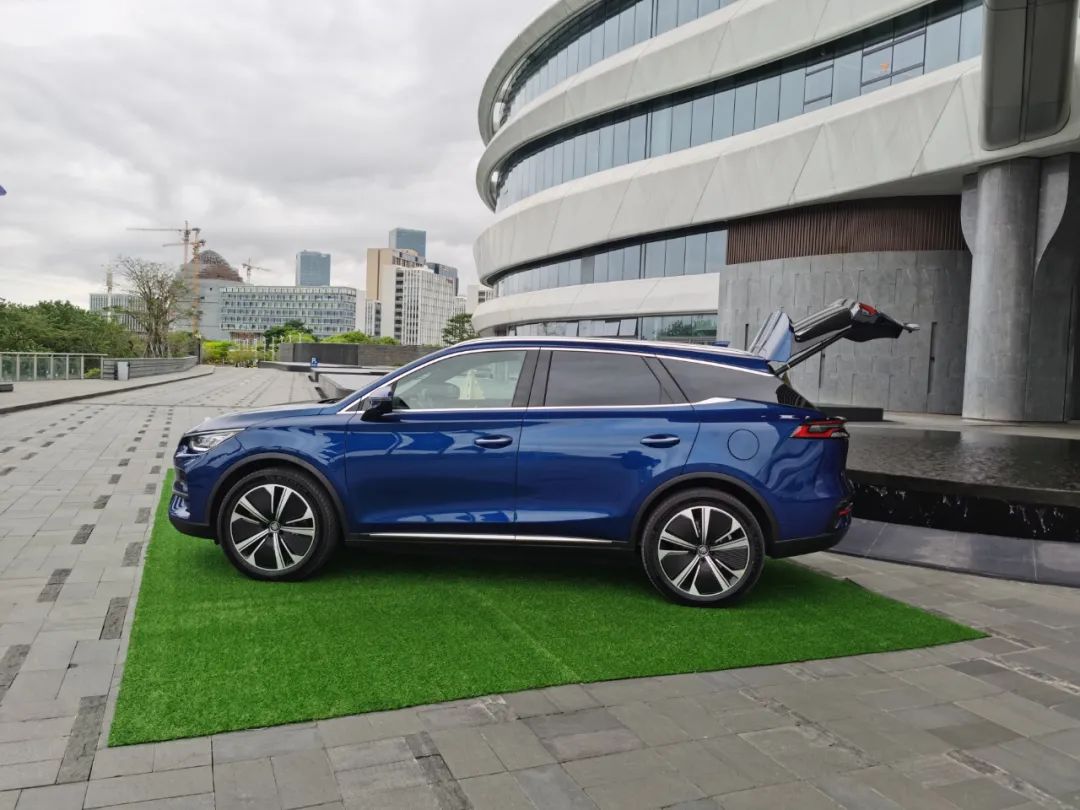 国产全新宝马i3/X5正式上市；新款奔驰A级内饰谍照曝光