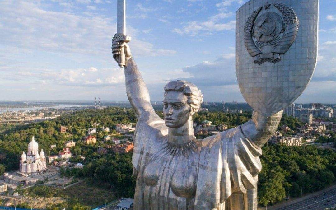 苏联：红旗虽落，但每一座巨型雕塑都述说着血和泪