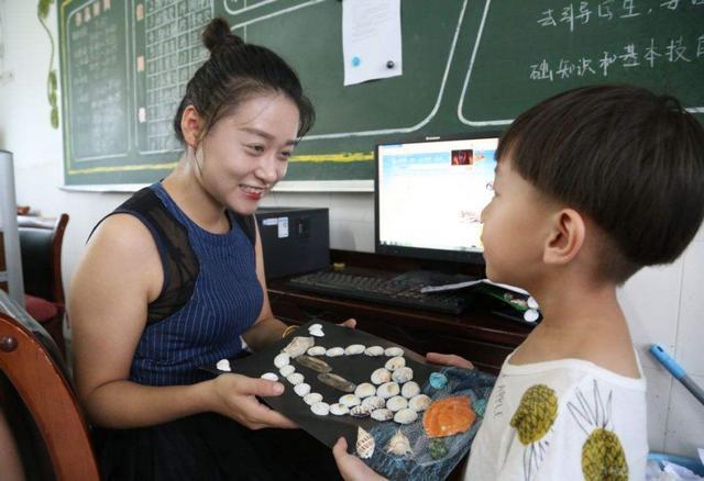 老师结婚学生家长能送红包吗（老师结婚学生随礼多少）