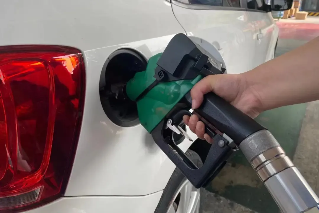 55升的油箱加了64升油,到底有没有问题?