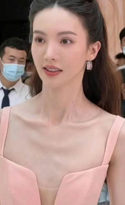 瘦到病态，动脸成瘾，切胃、剪肠齐上阵，内娱的畸形审美真可怕