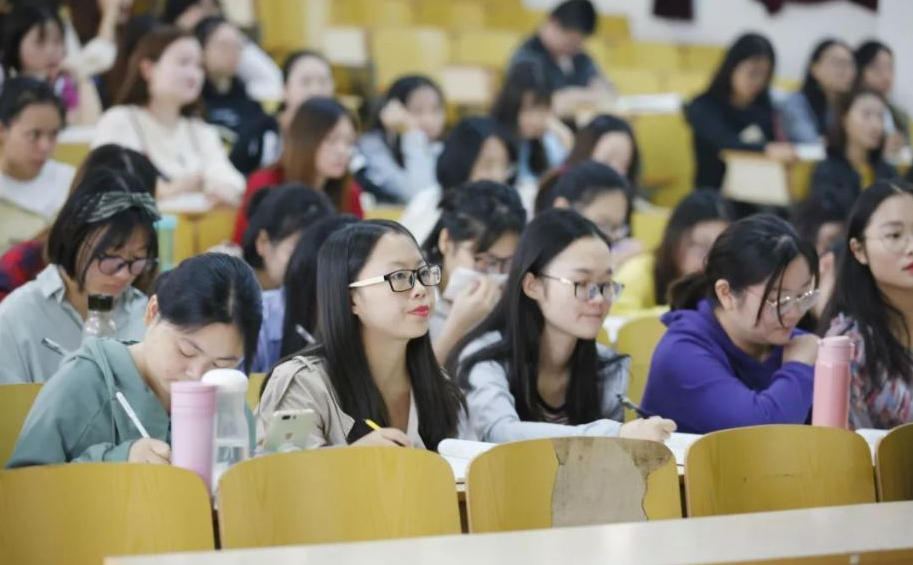 同班毕业生前途却迥然不同，辅导员说出实情，差距入学时就已体现