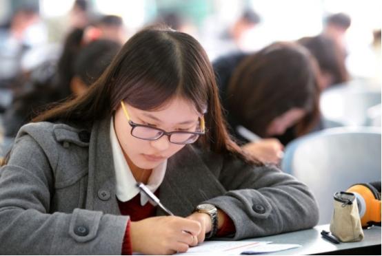 当代男大学生：宁愿一直打游戏，也不追女生，真实原因扎心了