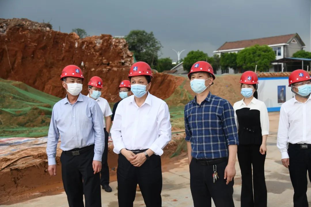 李万千在城区调研城市建设管理工作时指出 不断提升城市品质 更好满足群众期盼