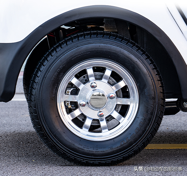 最低价7000元起，最高续航160公里，这2款电动四轮车，适合老年人