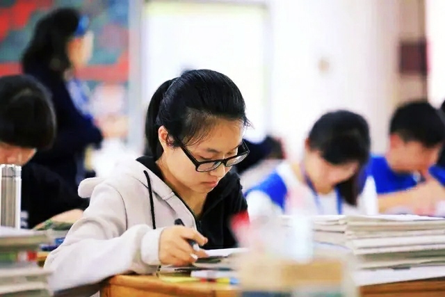 湖南省“王牌”高中，位于普通县城，今年13人考上清华北大