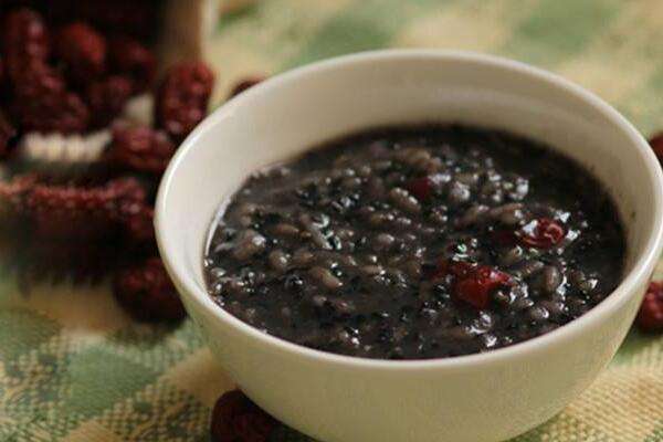 女人到了50岁，显不显老，就看这4个方面！差距一下子就拉开了