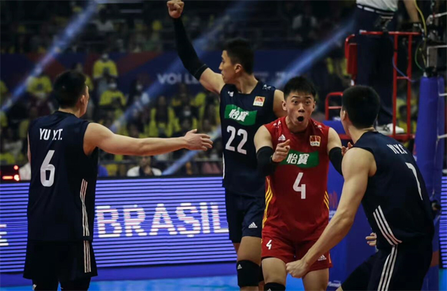中国男排3-0击败世界第一！网友脑补巴西球迷：每次主场都输中国