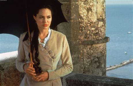 2,《原罪》,这是女神安吉丽娜朱莉出演的一部经典电影,也是对于爱情和