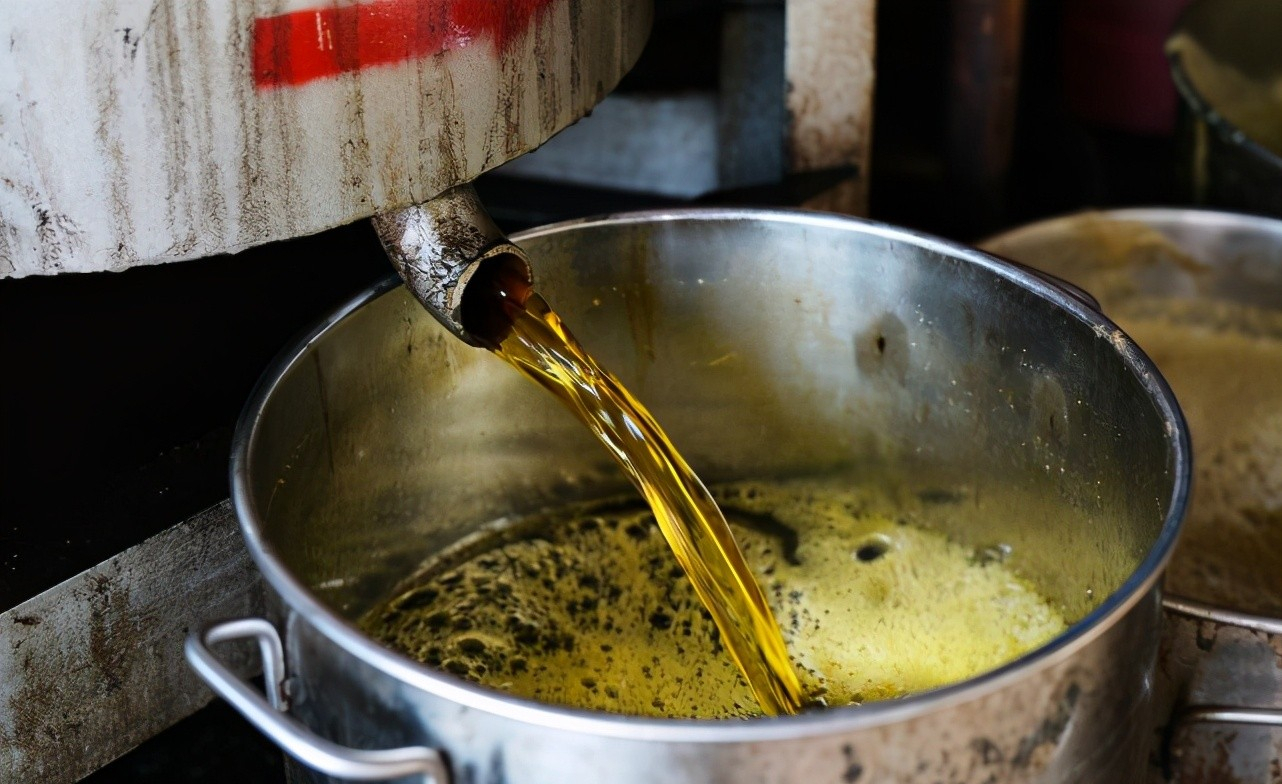 现榨花生油多少钱一斤(农村自榨油含有致癌物) - 价格百科