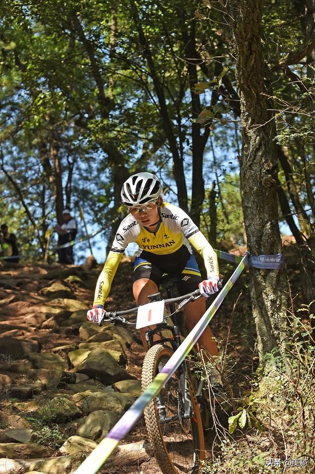 上海赛车美女（致敬车坛玫瑰 盘点国内6位值得关注女车手）