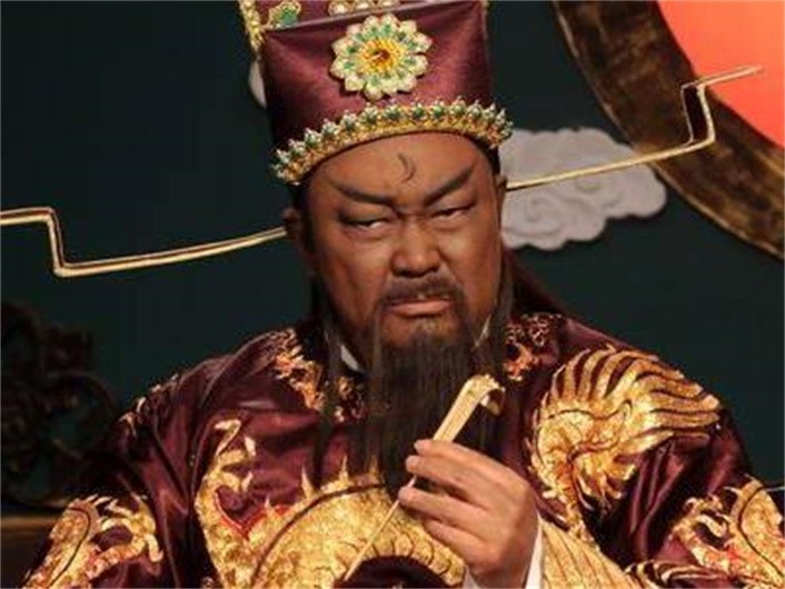 包拯去世，子孙后代今何在？一个超级富豪，另一个默默守护祠堂