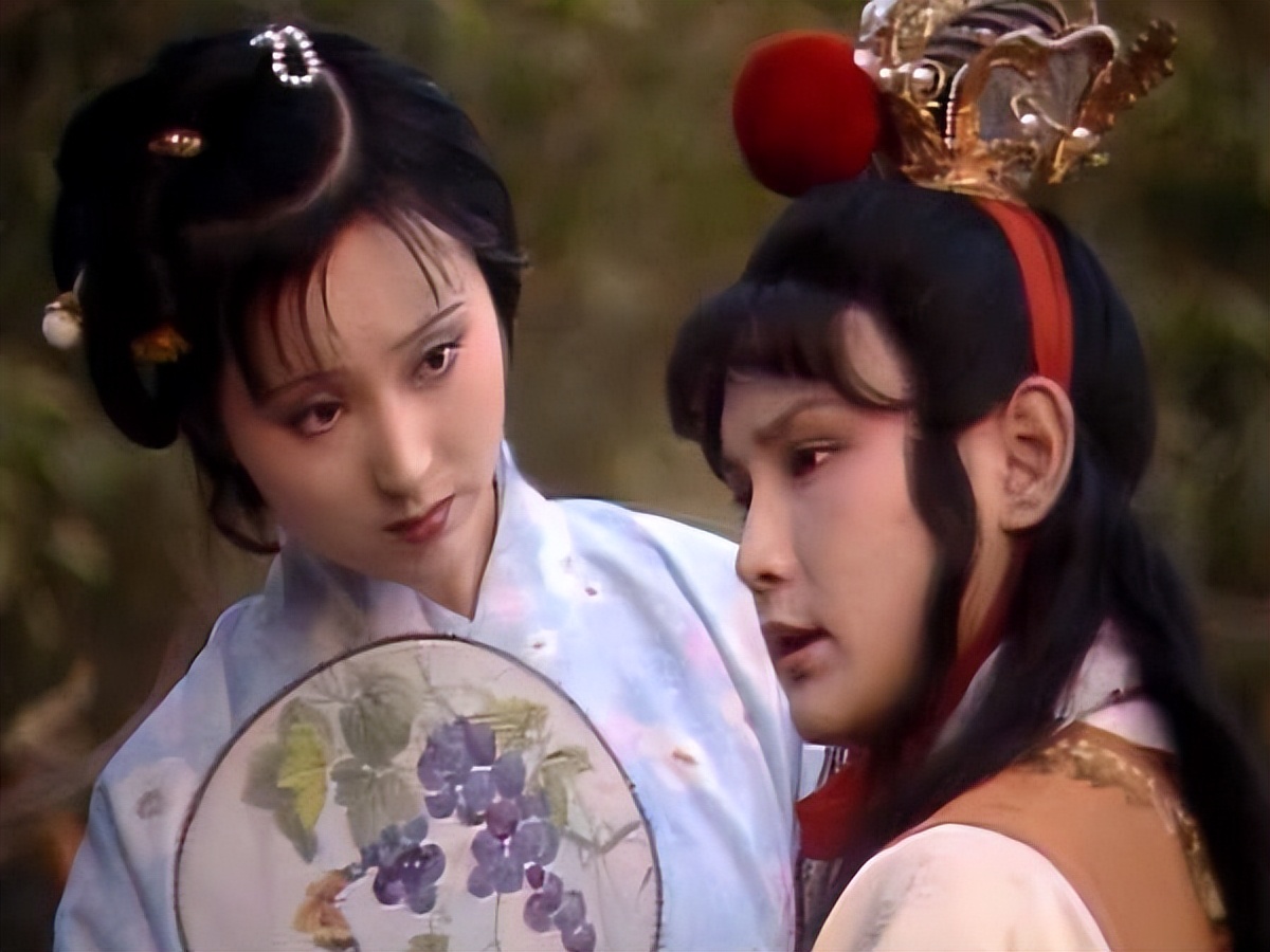 而这个美玉,应该是指那块顽石,化为贾宝玉出生时嘴里衔着的通灵宝玉.