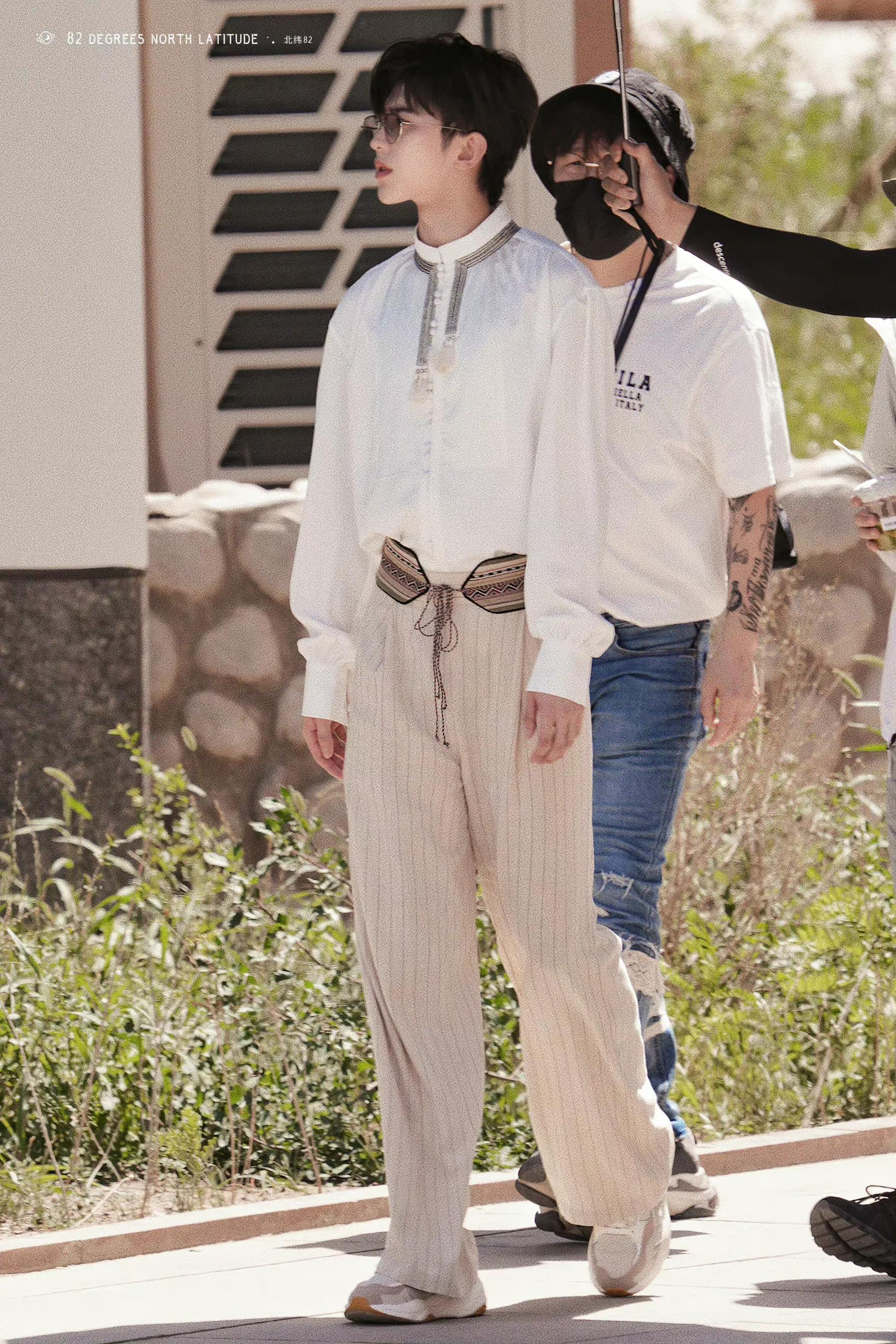 《奔跑吧》直播截图之蔡徐坤和跑男新疆路透来啦