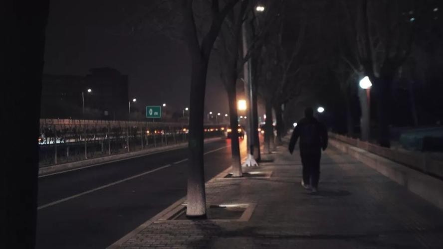 09年上海女研究生带母求学遭拒后自杀，校方：愿付16万拒绝道歉