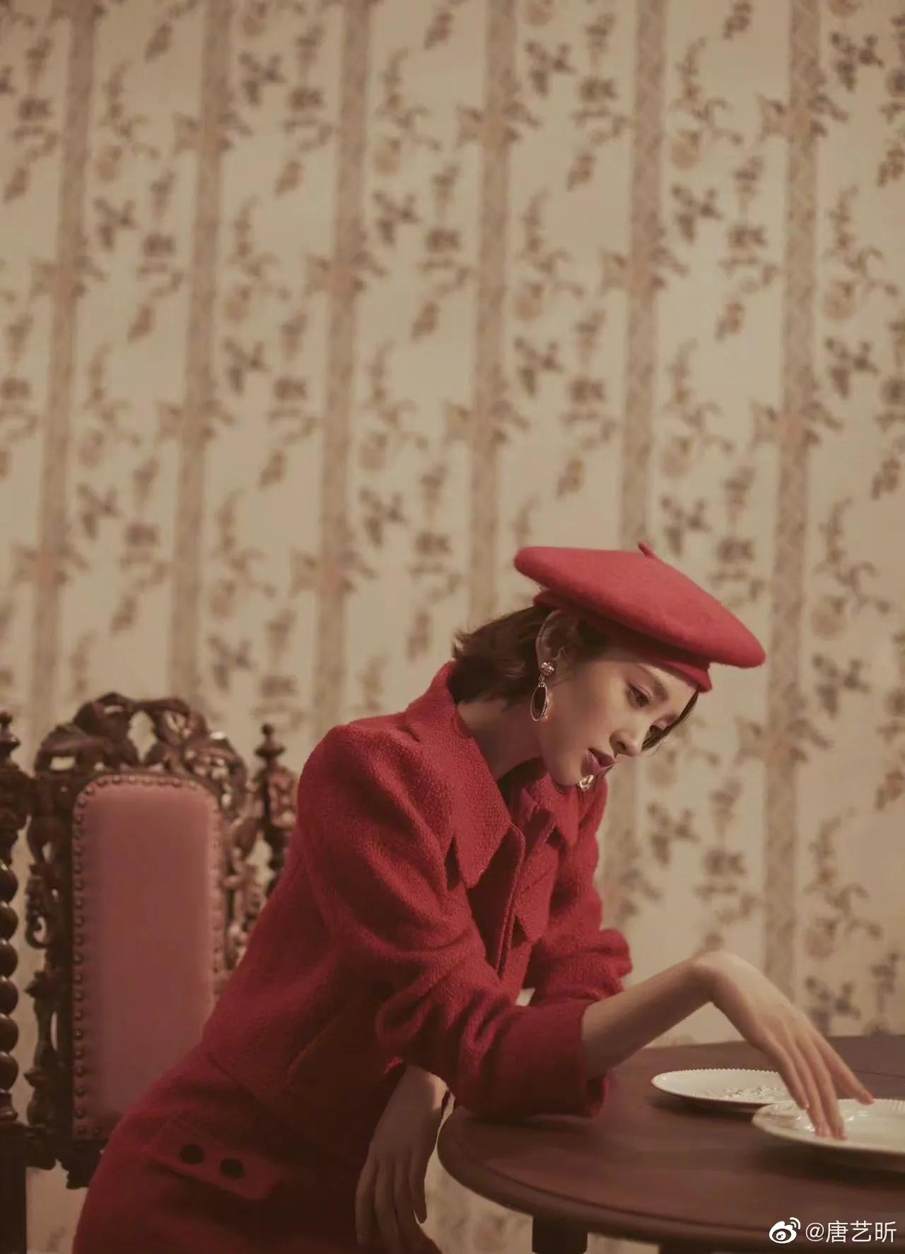 孙怡、赵丽颖红色礼服状态迥异，有没有爱情的滋润肉眼可见