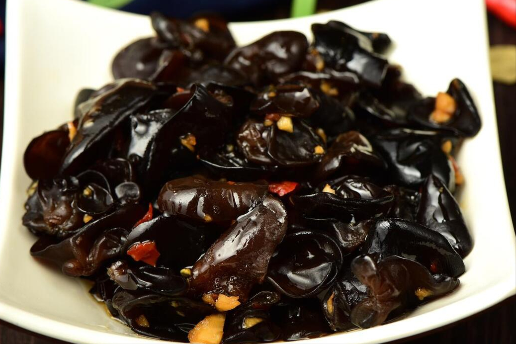 "肾强一倍,人活百岁",中老年常吃4种养肾菜,头发黑面红润