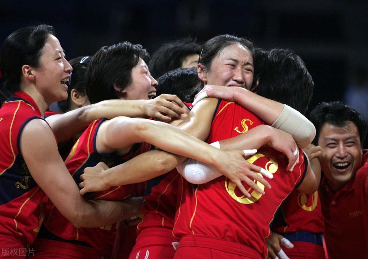 2010女排世锦赛日本（中国女排近五届世锦赛的“意外”！两登领奖台，都出自郎平之手）-趣拿体育