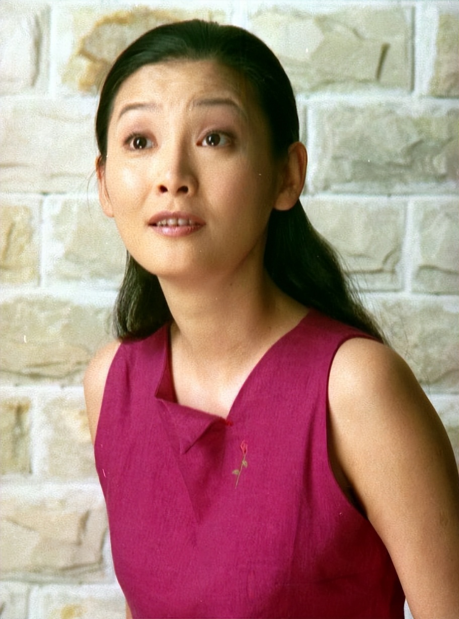 23年后再看冯小刚与徐帆的婚姻，才明白她的隐忍是最好的选择