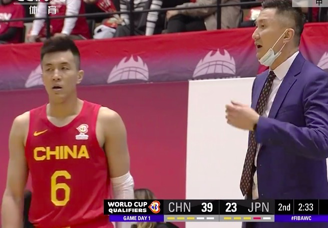 中国对日本篮球直播(13-0，19-2！CCTV5直播中国男篮击溃日本，周琦完胜叛徒张本天杰)