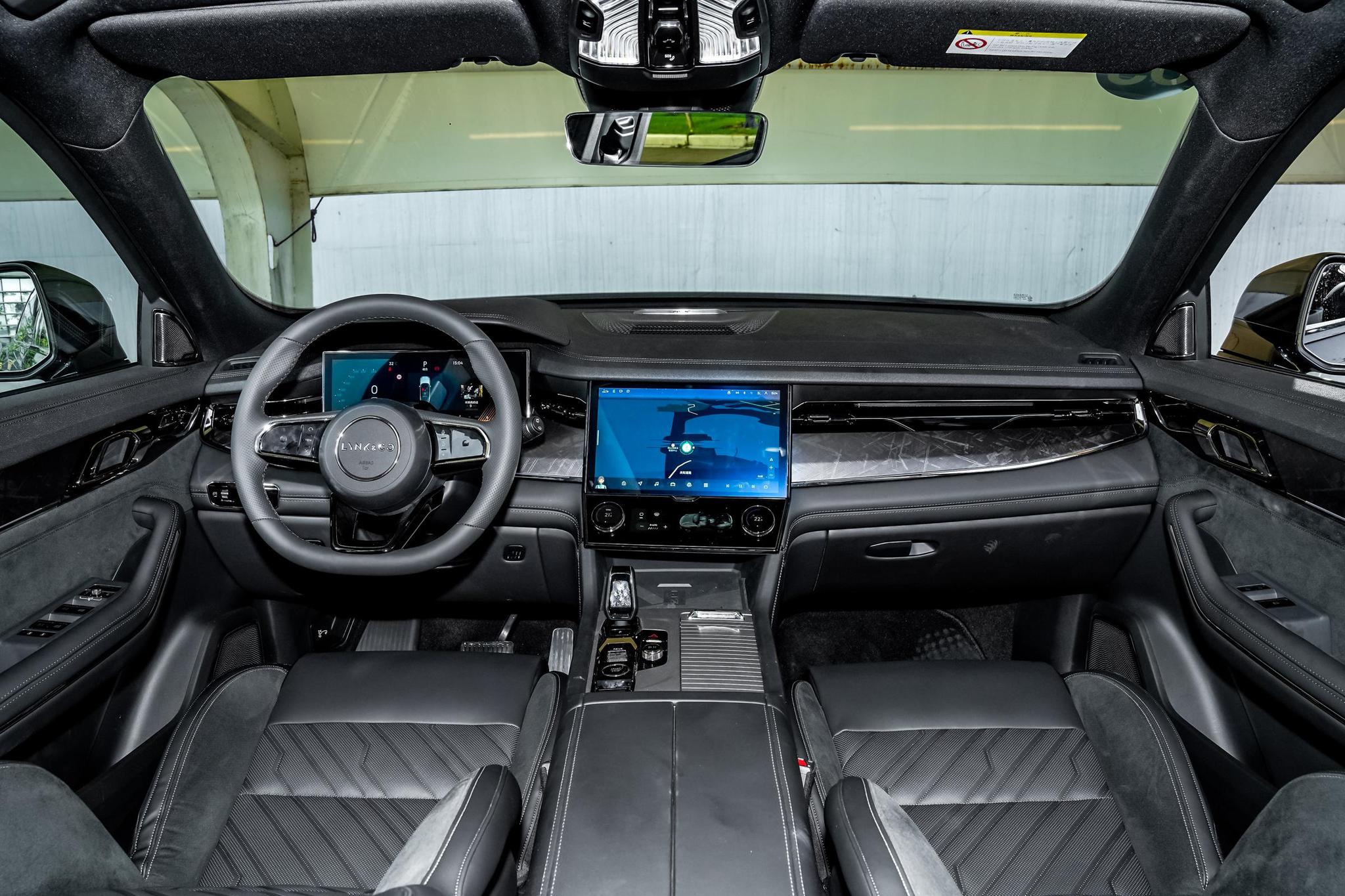 30万左右，我会选3台中大型SUV，254马力+全时四驱，实用还有面子