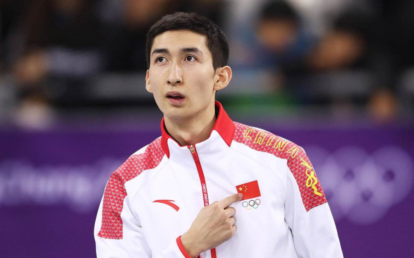 男生初学滑冰站不稳，武大靖暖心鼓励引嘲讽，评论区叫人笑不活了