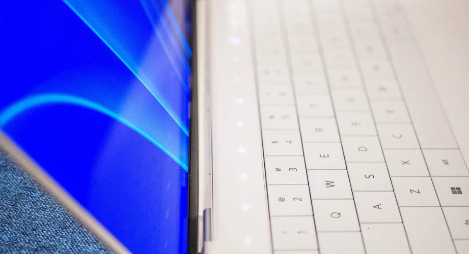 缺乏创新的笔电，走上了另一个极端？