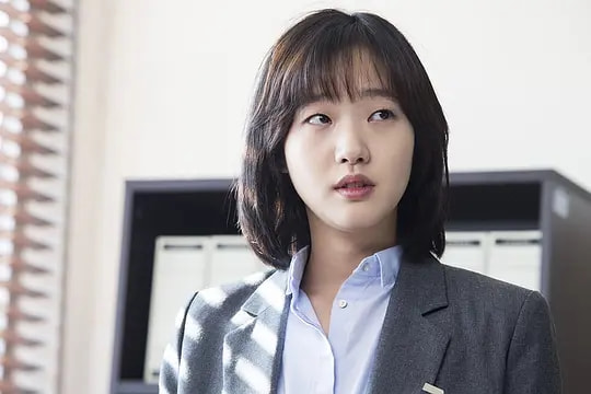 她的中文水平达10级，凭借“尺度片”得到认可，不惜为戏增重8斤