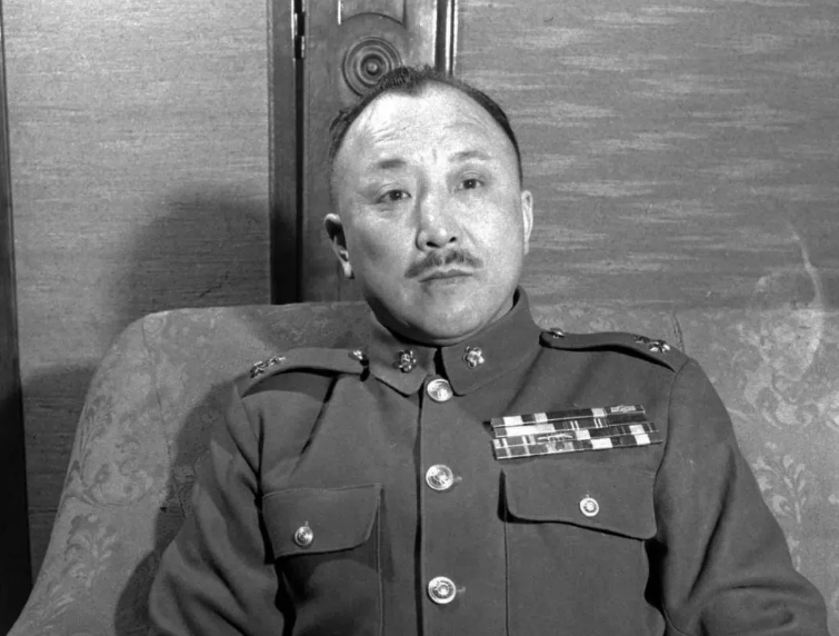 1975年蒋介石邀请毛主席访台，毛主席：小平同志代替我去台湾