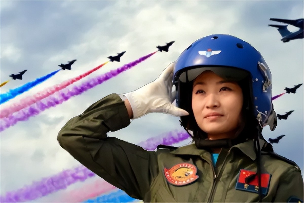 2016年首批歼击机女飞行员余旭，跳伞时因撞到僚机副翼，不幸牺牲