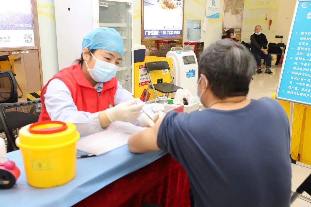 当“天使白”遇见“志愿红”，惠景人这样学雷锋