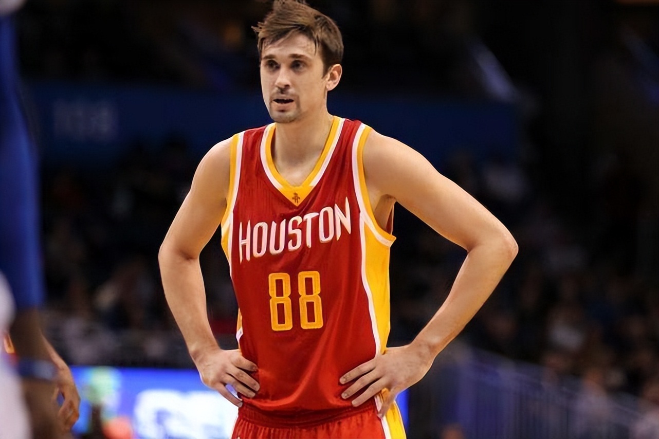 武切维奇模板王治郅(NBA一些冷门的选秀模板，看看哪些球星与当初模板风马牛不相及)