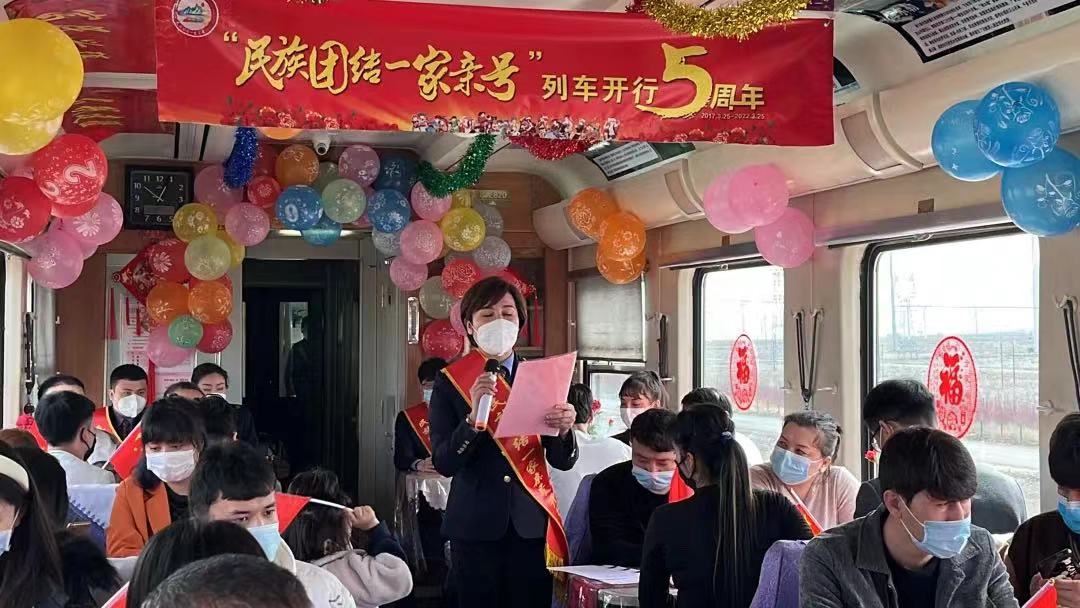 米尔班·艾依提 :盛开在新疆大地的石榴花